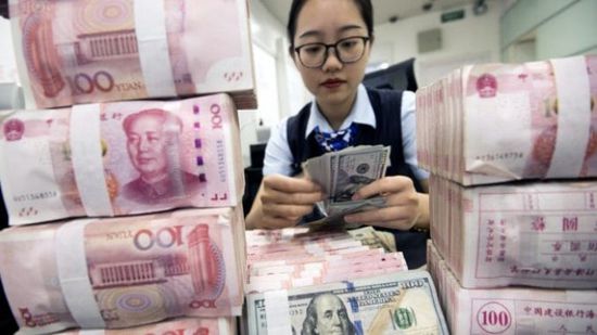  الين الياباني واليوان الصيني يترنحان أمام قوة الدولار