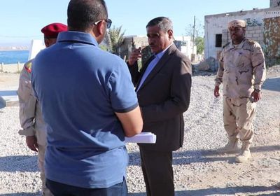 البحسني يوجه بسرعة تنفيذ مشروع نادي الضباط بالمكلا (صور)