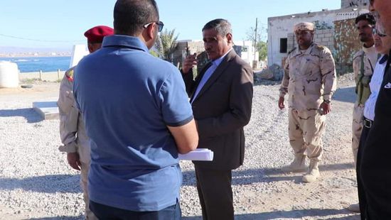 البحسني يوجه بسرعة تنفيذ مشروع نادي الضباط بالمكلا (صور)