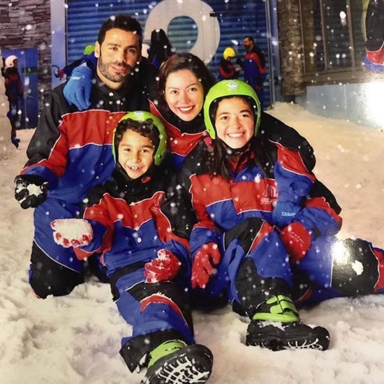 لقاء الخميسي تتزلج على الجليد بصحبة أسرتها (صور وفيديو)