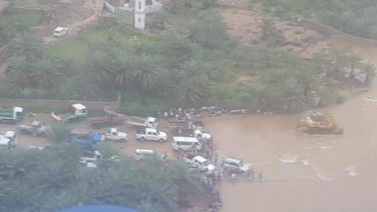 "خليفة الإنسانية" ترصد جويا أضرار الأمطار بسقطرى (صور)