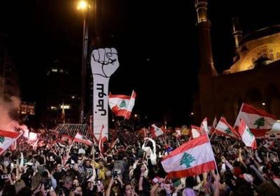 بهدف إسقاطه.. لبنانيون يتظاهرون أمام منزل رئيس الحكومة المكلف