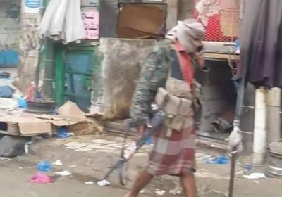 قيادات الإخوان تنشر عصابات في أسواق تعز لابتزاز التجار (صور)