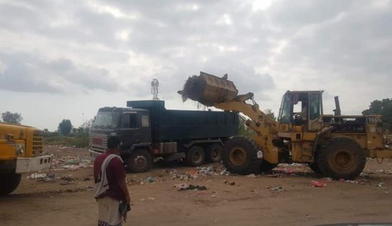 بعد تجاهل حكومي.. الحزام الأمني يُنظف شوارع المدينة الخضراء بدار سعد