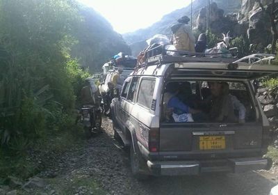 بفرض إتاوات.. مسلحون يبتزون المسافرين في الأقروض بتعز