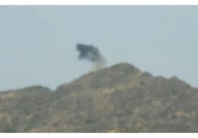 مدفعية المشتركة تدك مواقع مليشيا الحوثي في البرح (فيديو)