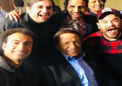 حمدي الميرغني بصحبة علي ربيع والزعيم في كواليس "فالنتينو"