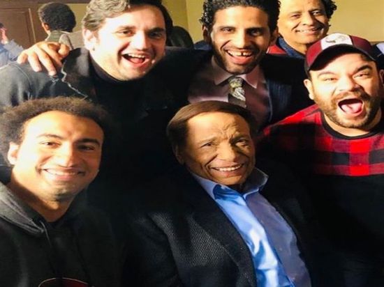 حمدي الميرغني بصحبة علي ربيع والزعيم في كواليس "فالنتينو"