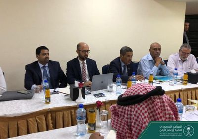 وفد "البرنامج السعودي" يبحث احتياجات مدارس العاصمة (صور)