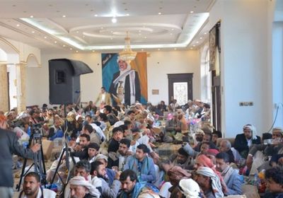 قيادات حوثية تشارك في تأبين القيادي الإخواني عبدالله الأحمر بصنعاء 