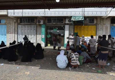 عبر مكاتب البريد..تسليم مستحقات متعاقدي محو الأمية في محافظة لحج