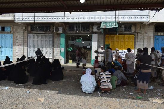 عبر مكاتب البريد..تسليم مستحقات متعاقدي محو الأمية في محافظة لحج