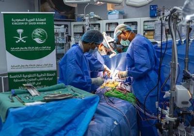 خلال 3 أيام.... الفريق الطبي السعودي يجري 36 عملية جراحية بحضرموت (صور)