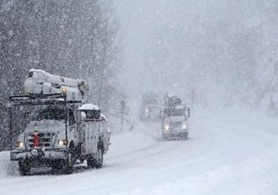 الثلوج الكثيفة في اليونان تتسبب في إغلاق أهم محاور طرق السيارات