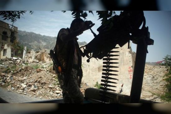 مليشيا الإخوان تنهب شركة وتحول مقرها إلى مركز قيادة في تعز