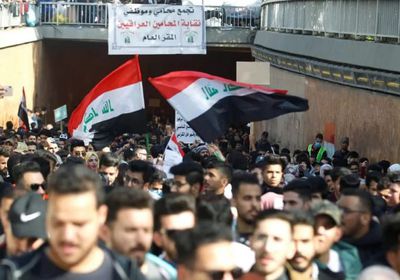 تظاهرات عارمة أمام السفارة الأميركية ببغداد ومحاولات لاقتحامها