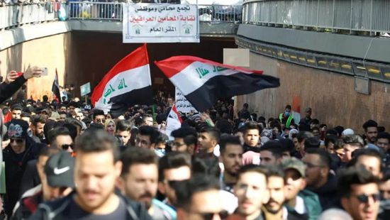 تظاهرات عارمة أمام السفارة الأميركية ببغداد ومحاولات لاقتحامها