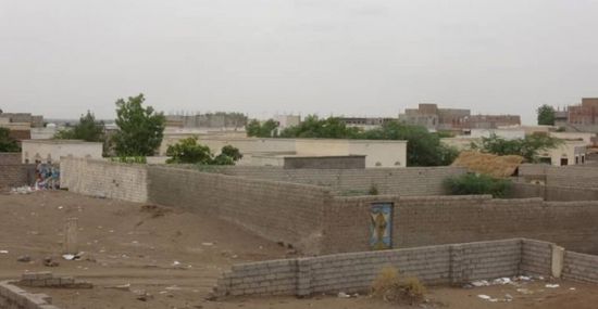 جريمة ضد الإنسانية..مليشيات الحوثي تقصف منازل المواطنين في التحيتا