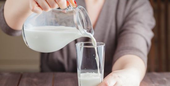 دراسة كندية حديثة: الحليب كامل الدسم يقاوم سمنة الأطفال