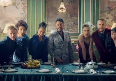 محمد حماقي يطرح كليب "تعرف بحبك ليه" (فيديو)