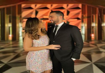 محمد الشرنوبي يحتفل مع خطيبته راندا رياض بالعام الجديد (صور)