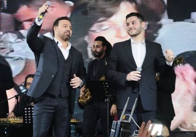 عاصي الحلاني يتألق بصحبة نجله في حفل رأس السنة (صور)