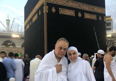 أشرف زكي وروجينا يستقبلان العام الجديد من الحرم المكي (صور)