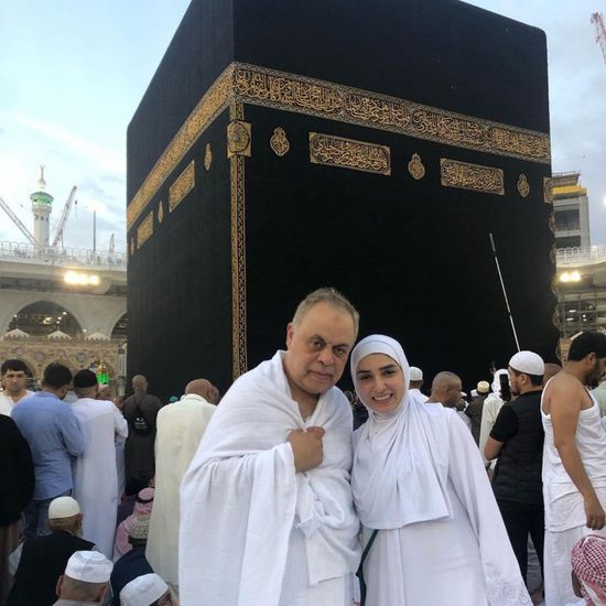 أشرف زكي وروجينا يستقبلان العام الجديد من الحرم المكي (صور)
