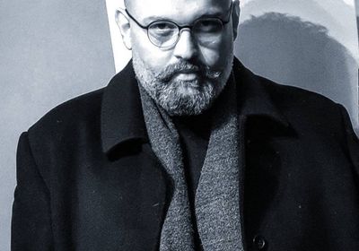 محمد محمود عبدالعزيز يستقبل السنة الجديدة بصورة مع والده الراحل