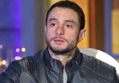 على طريقة شم النسيم.. أحمد الفيشاوي يحتفل بالعام الجديد (فيديو)