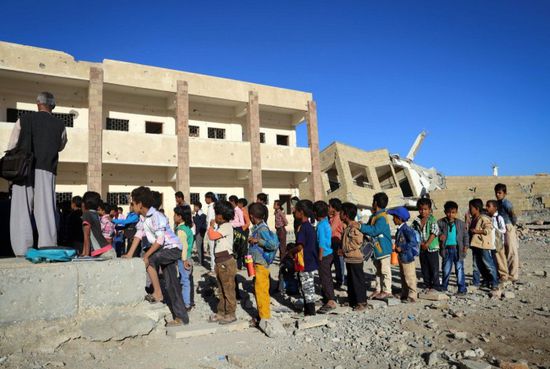 الحوثيون والتعليم.. كلفة الحرب الباهظة
