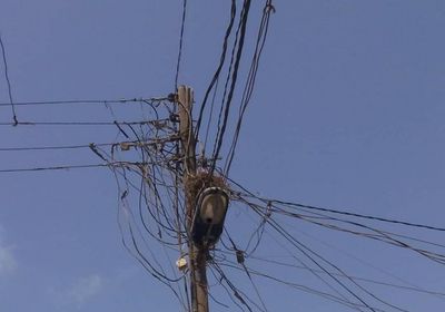 تحذيرات من انتشار ظاهرة العشوائيات بالمنظومة الكهربائية في العاصمة عدن