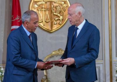  رئيس الوزراء التونسي يسلم تشكيل الحكومة الجديدة