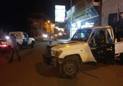 الأجهزة الأمنية بعدن تضبط عددا من الدراجات النارية والمركبات المخالفة (صور)