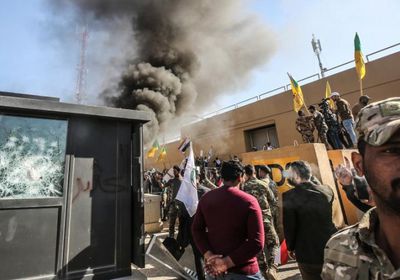 بغداد.. المتظاهرون الموالون لإيران ينسحبون من أمام السفارة الأمريكية