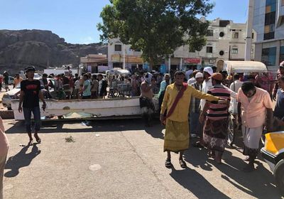 صيادون يحتجون على قنص زميلهم برصاص "حراسة المعاشيق"