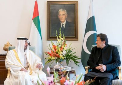 بن زايد يصل إسلام أباد ويلتقي رئيس الوزراء الباكستاني