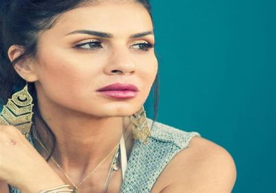 نجلاء بدر تستعيد ذكريات الدراسة بصورة نادرة مع أصدقائها 