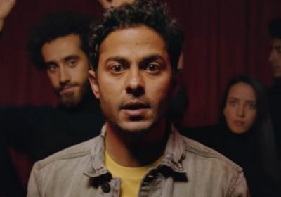 بالفيديو.. تميم يونس يرد على اتهامه بالإساءة للفتيات في كليب "سالمونيلا"