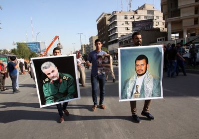 قيادات حوثية تتوافد على السفارة الإيرانية بصنعاء لتقديم العزاء في سليماني