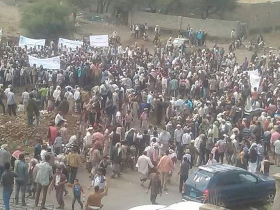 مسيرة بتعز للمطالبة بكشف نتائج تحقيقات اغتيال الحمادي (صور)