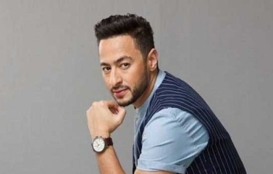 حمادة هلال يستعيد مع جمهوره ذكريات أول شريط غنائي له