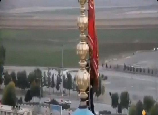 لطلب الثأر لـ"سليماني".. إيران ترفع الراية الحمراء على قبة مسجد بقم