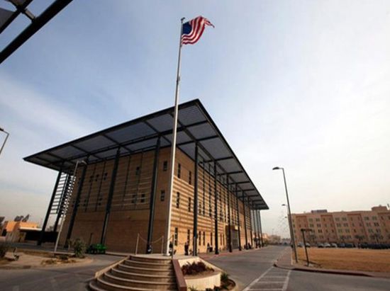 عاجل .. سقوط صاروخ وسماع دوي انفجار عنيف في محيط السفارة الأمريكية ببغداد