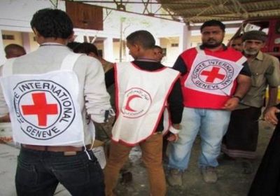 مليشيا الحوثي تطرد موظفي الصليب الأحمر من الحديدة