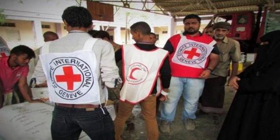 مليشيا الحوثي تطرد موظفي الصليب الأحمر من الحديدة