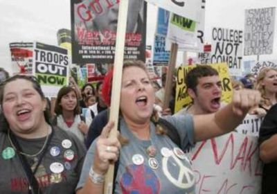 مظاهرات تعم أمريكا تنديدًا بالقصف الجوي على العراق