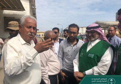 وفد البرنامج السعودي يزور مركز الإنزال السمكي بالمعلا