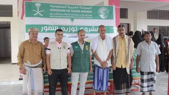 مركز الملك سلمان يوزع 3 آلاف طن تمر بـ10 محافظات