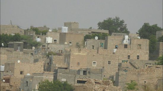 في جريمة بشعة.. شاب يقتل والده بأربع رصاصات بردفان